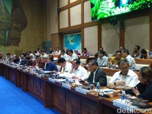Perusahaan Tambang Ogah Bikin Smelter, DPR Minta Izin Dicabut