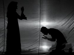 Bersimpuh, dan tunduk