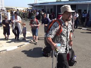 Diangkut Hercules, Puluhan WNA Korban Gempa Palu Tiba di Maros