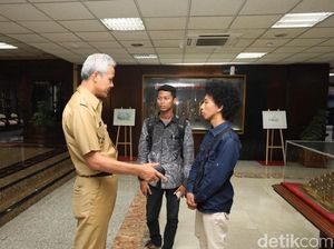 Mahasiswa Palu di Semarang Gabung Relawan untuk Cari Keluarganya