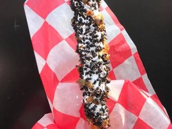 Hii! Berani Makan Pretzel Stick Berbalut Semut Ini?