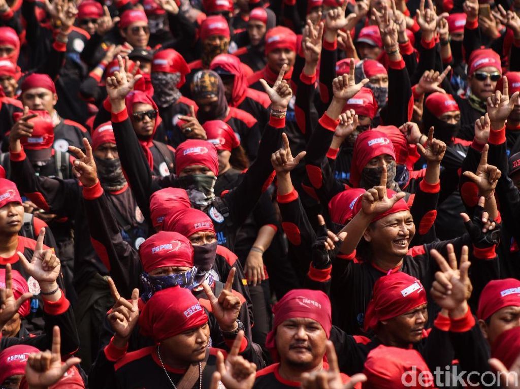 Daftar Kenaikan Upah di Era Jokowi Daftar Kenaikan Upah di Era Jokowi