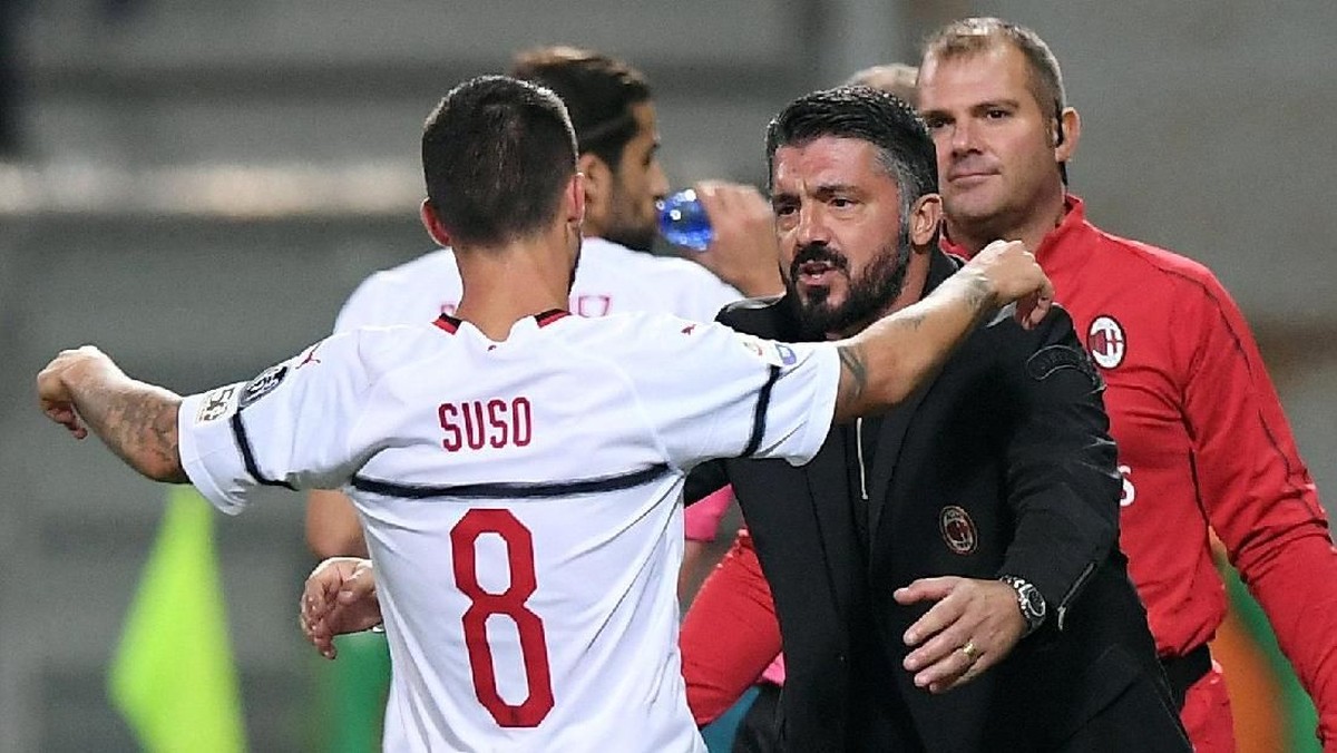 Suso mencetak dua gol AC Milan, yang bermain tanpa striker saat kick-off dengan Sassuolo (REUTERS/Alberto Lingria)