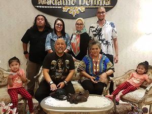 Puisi Cinta Anak Indro Warkop untuk Almarhumah Sang Bunda Puisi Cinta Anak Indro Warkop untuk Almarhumah Sang Bunda
