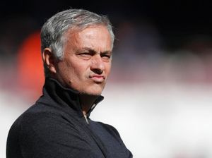 Jika Kalah dari Newcastle, MU Pecat Mourinho?