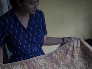 Ini Keistimewaan Tenun Donggala yang Para Perajinnya Kini Jadi Korban Gempa Ini Keistimewaan Tenun Donggala yang Para Perajinnya Kini Jadi Korban Gempa