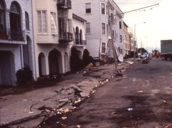 Begini Efek Fenomena Likuifaksi Tanah Bergerak Usai Gempa
