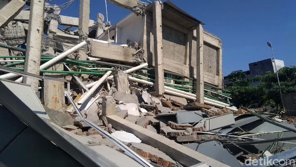 Dihantam Gempa, Hotel Roa Roa Palu Luluh Lantak