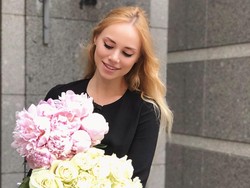 Viral, Video Wanita Siram Selangkangan Pria yang Duduk Ngangkang di Kereta