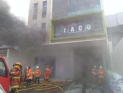 Ruko di Jakbar Terbakar, 12 Unit Damkar Diterjunkan