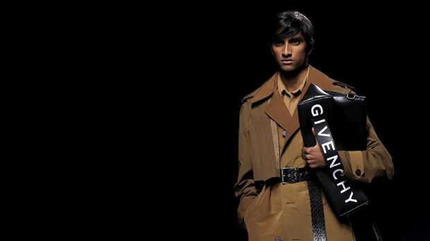 Peragaan busana Givenchy di Paris Fashion Week.