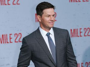 Penampilan Baru Mark Wahlberg Jadi Sorotan, Manglingi dengan Tubuh Dad Bod Penampilan Baru Mark Wahlberg Jadi Sorotan, Manglingi dengan Tubuh Dad Bod