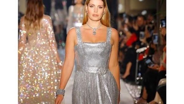 Foto: Aksi Lady Kitty Spencer, Keponakan Cantik Putri Diana Eksis Jadi Model Fashion
