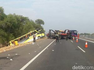 Mobil Jenazah Siswa SMPN 1 Pulokulon Kecelakaan di Alas Roban