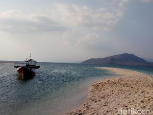 Pulau Nisa Pudu yang Eksotis di Sumbawa