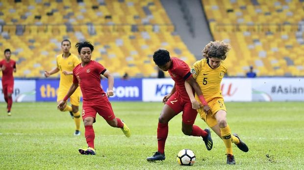 Serangan Australia berhasil diatasi Timnas Indonesia U-16 di babak pertama.