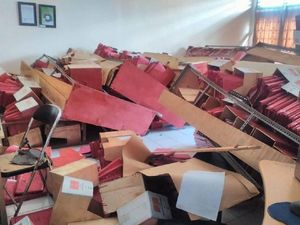 Foto: Diguncang Gempa, PN Donggala Porak Poranda