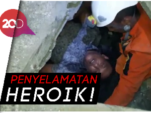 Detik-detik Evakuasi Korban Selamat dari Reruntuhan