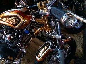 Motor Batik Jadi Modifikasi Terbaik di Surabaya