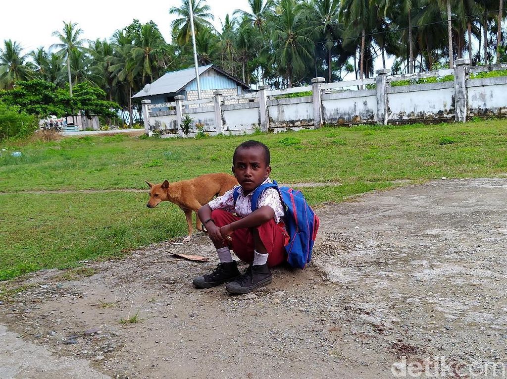 Orang Skouw yang Lupa-lupa Ingat dengan Bahasa Ibunya Orang Skouw yang Lupa-lupa Ingat dengan Bahasa Ibunya