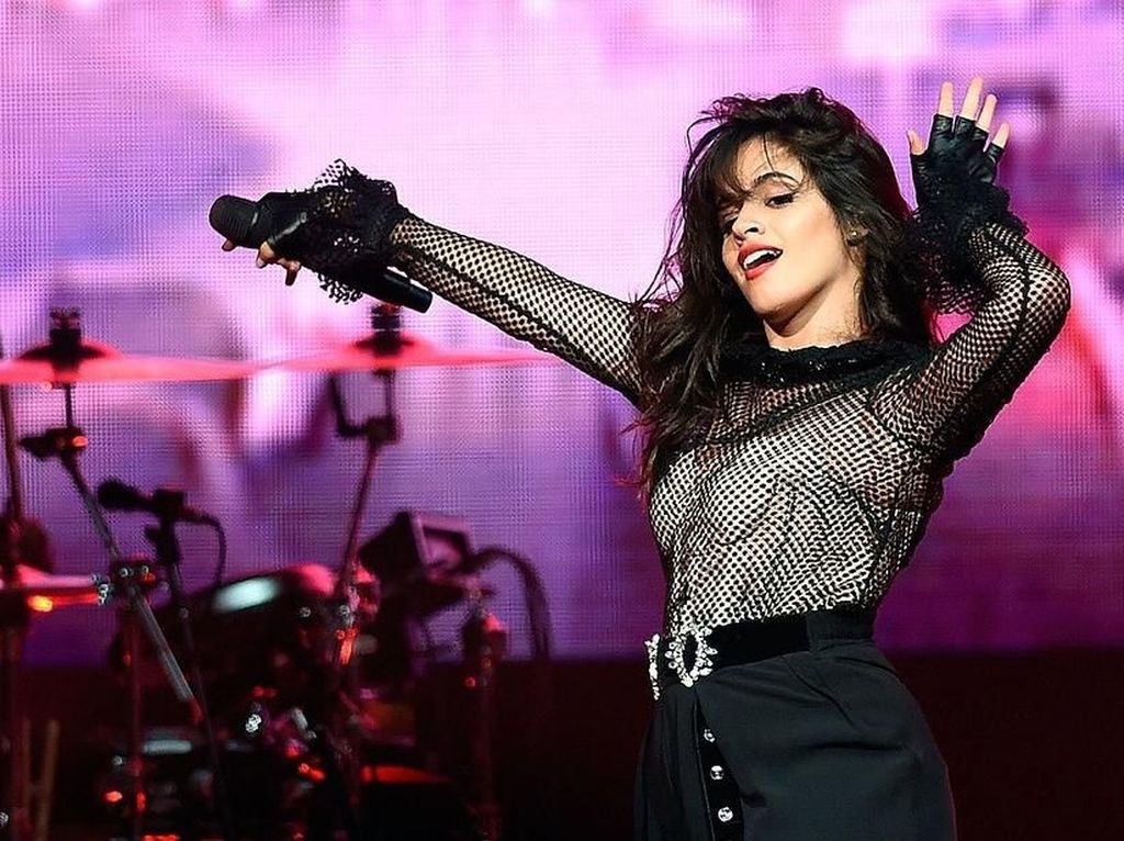 Bukan Cuma Taylor Swift, Camila Cabello Juga Isi AMA 2018 Bukan Cuma Taylor Swift, Camila Cabello Juga Isi AMA 2018