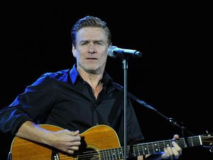 Bryan Adams Terpapar Covid-19, Dua Kali Dalam Sebulan Bryan Adams Terpapar Covid-19, Dua Kali Dalam Sebulan