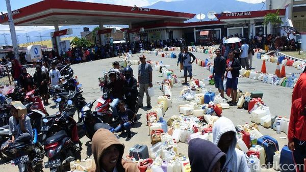 BBM Langka di Palu, Antrean di SPBU Mengular