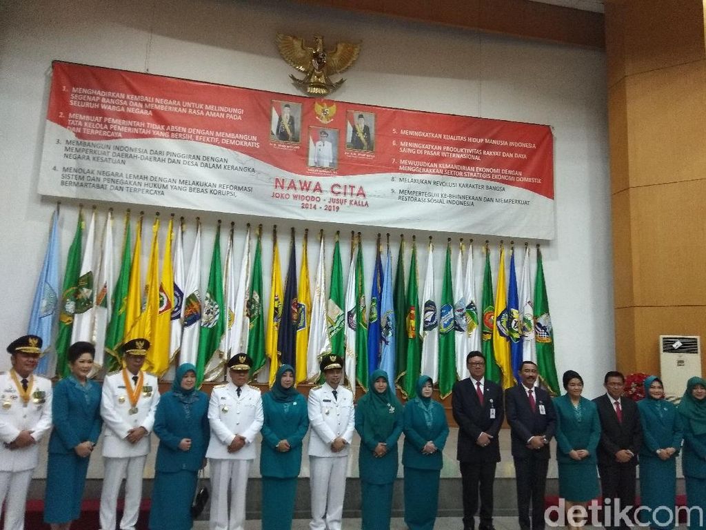 Tiga Istri Gubernur Dilantik Jadi Ketua PKK Provinsi Tiga Istri Gubernur Dilantik Jadi Ketua PKK Provinsi