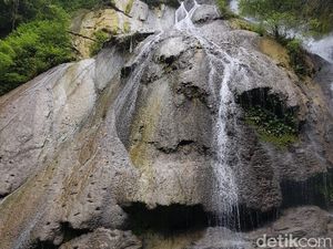 Foto: Cantiknya Air Terjun Cantik Tengah Hutan di Ambon