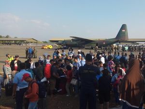Hercules di Palu Tersandera Warga, Penerbangan Dihentikan Sementara