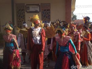 Pengusaha Batik Gelar Festival Topeng di Cirebon