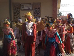 Pengusaha Batik Gelar Festival Topeng di Cirebon