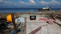Suasana Pantai Lolik Pasca Gempa-Tsunami di Palu