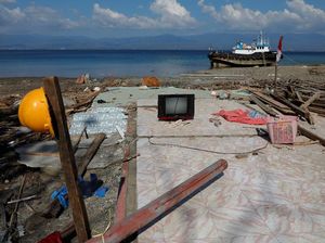 Suasana Pantai Lolik Pasca Gempa-Tsunami di Palu