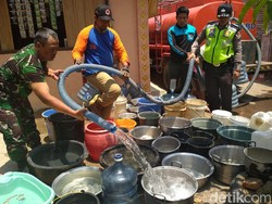 Kekeringan di Trenggalek Merambah Kota, BPBD Salurkan Air Bersih