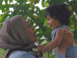 Sekeras Apapun Ratna Sarumpaet, Luluh Juga Saat Bicarakan Anak Cucu