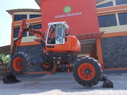 Backhoe Spider Siap Bersihkan Puing-puing Dampak Bencana Sulteng