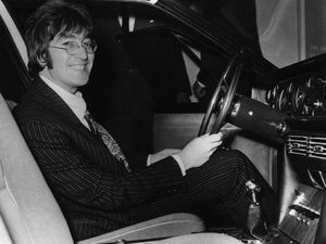 7 Orang Terkenal dan Sukses yang Merupakan Anak Adopsi