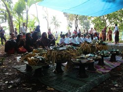 Kisah Artefak Kuno, Ritual Adat dan Gunung Samalas di Lombok
