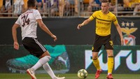 Sergio Gomez memutuskan pindah dari Barcelona ke Borussia Dortmund sejak Januari lalu. Winger asal Spanyol kelahiran 4 September 2000 itu beberapa kali diturunkan di tim senior Dortmund. (Foto: Justin Berl/Getty Images)