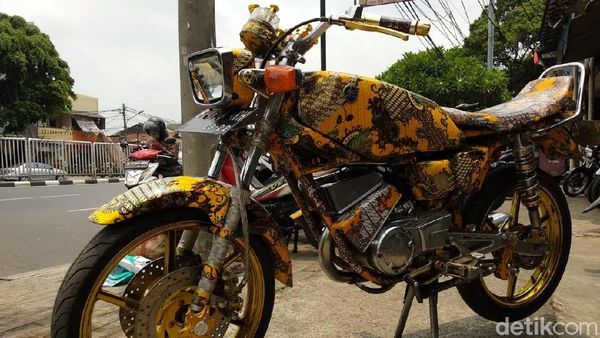Yamaha RX-King Berbaju Batik