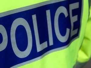 Apes! Terduga Perampok di Inggris Tewas Terjatuh dari Atap Rumah