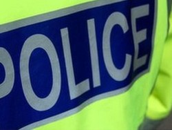 Apes! Terduga Perampok di Inggris Tewas Terjatuh dari Atap Rumah