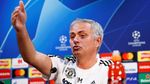 Senyum Cerah Jose Mourinho