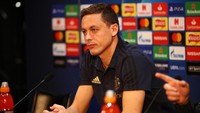 MU mendatangkan Nemanja Matic dari Chelsea pada musim panas 2017 dengan membayarkan dana 40 juta pound (Rp729 M). Foto: Clive Brunskill/Getty Images