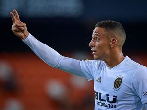 Tentang Rodrigo, Pemain Valencia yang Diwaspadai MU
