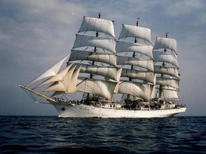Kapal Layar Legendaris Polandia Mampir di Jakarta Kapal Layar Legendaris Polandia Mampir di Jakarta