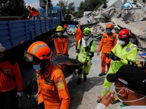 Mudahkan Identifikasi, Polisi Foto Korban Gempa Mudahkan Identifikasi, Polisi Foto Korban Gempa
