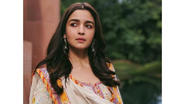 Kepincut Gaya Alia Bhatt, Aktris Bollywood Raup Rp 10,4 M Sekali Tampil