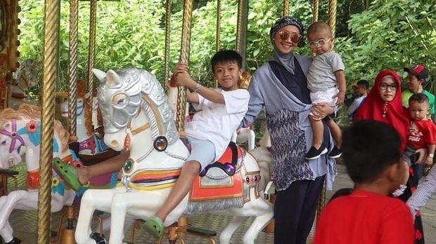 Asri Welas dan Anak-anaknya